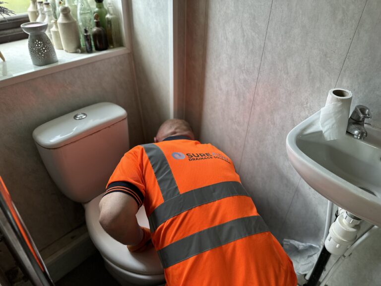 Blocked_Toilet_&_Sink_Unblocking_a